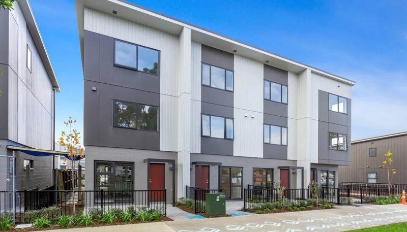 3/20 Bader Drive, Mangere, Auckland - Carousel 1