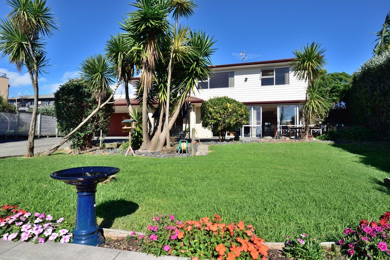 859B Whangaparaoa Road, Manly, Whangaparaoa - Carousel 1