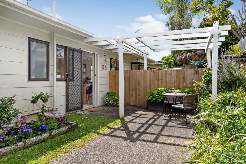 1/865 Beach Road, Waiake, Auckland - Carousel 1