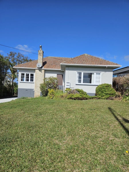 15 Pupuke Road, Birkenhead, Auckland - Carousel 1