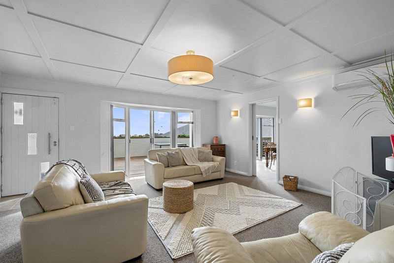 89 Paynters Avenue, Strandon, New Plymouth - Carousel 2