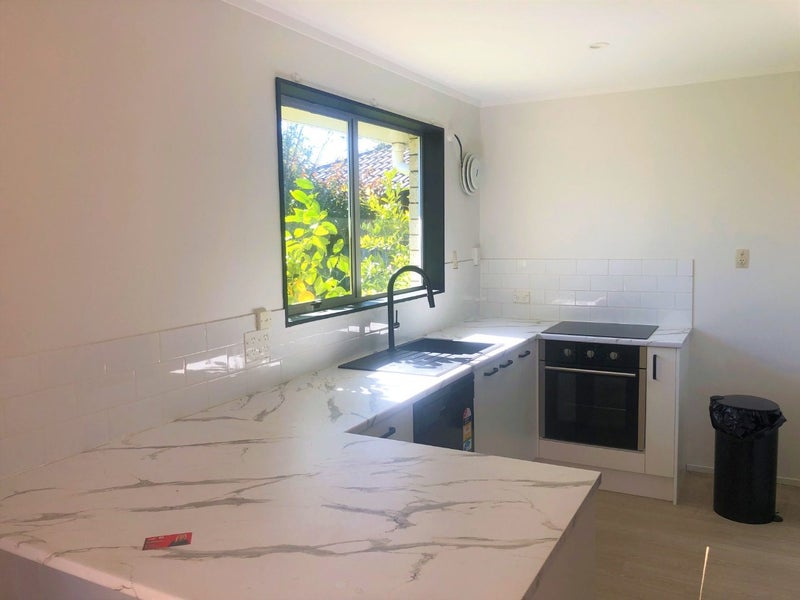 33B Normandy Avenue, Melville, Hamilton - Carousel 2