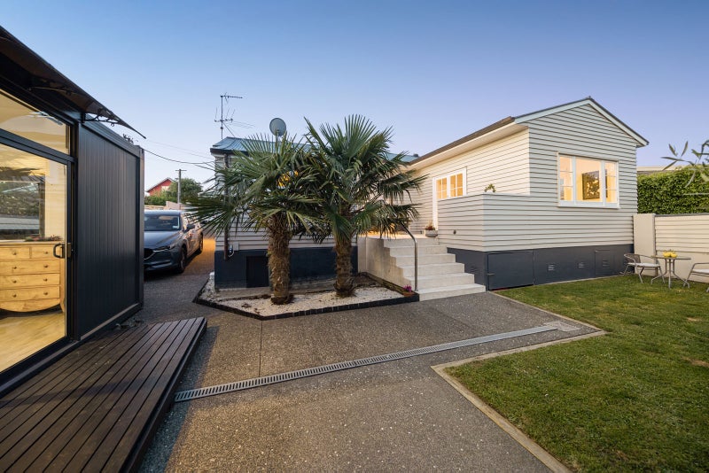 17 Newell Street, Point Chevalier, Auckland - Carousel 2