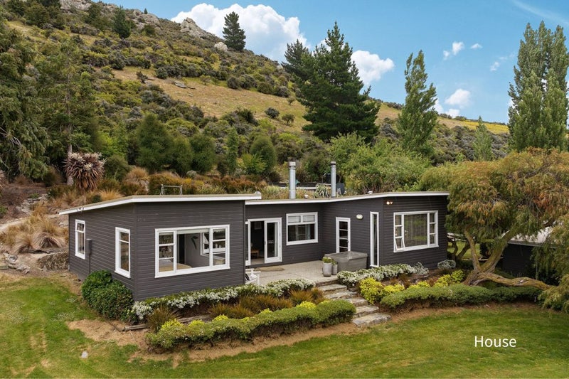 51 Fay Lane, Queensberry, Cromwell - Carousel 1