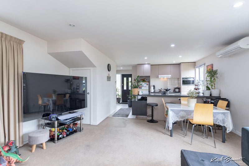 18A Franklyn Road, Tawa, Wellington - Carousel 2