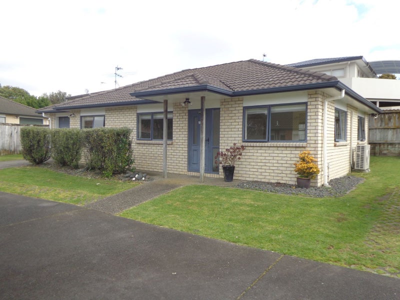 17 Hassan Drive, Massey, Auckland - Carousel 1