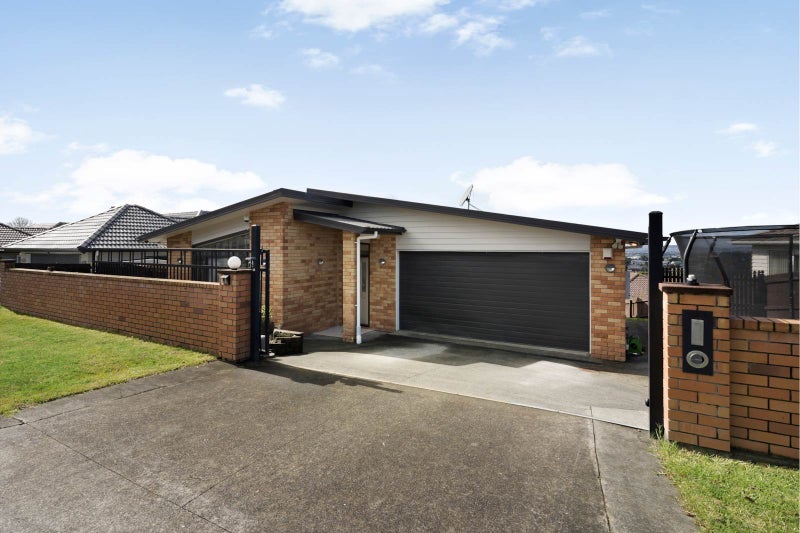 12 Cityview Place, Massey, Auckland - Carousel 1