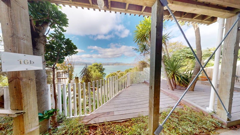 16 Napier Street, Karaka Bays, Wellington - Carousel 1