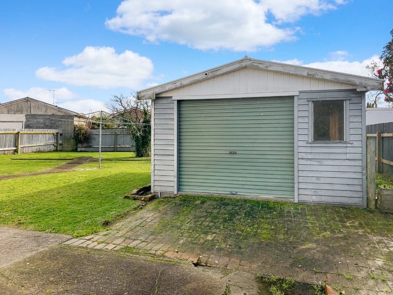 79 Long Melford Road, Awapuni, Palmerston North - Carousel 11