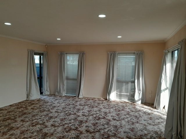 32 Beresford Street, Takaro, Palmerston North - Carousel 2