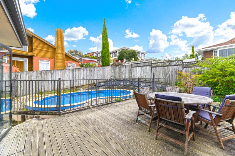 6 Milwaukee Place, Glendene, Auckland - Carousel 2