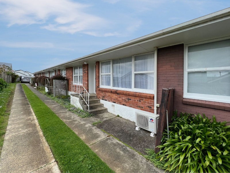2/17 Saltburn Road, Milford, Auckland - Carousel 1