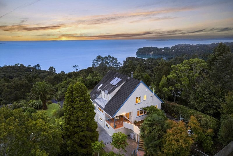 98 Takahe Road, Titirangi, Auckland - Carousel 1