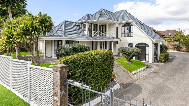 1 Elizabethan Gardens, St Heliers, Auckland - Carousel 1
