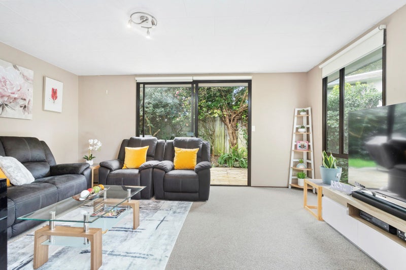1/11 Leonard Road, Mount Wellington, Auckland - Carousel 1