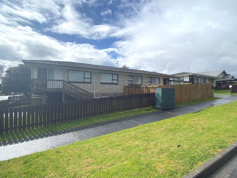 2/8 Duncan Avenue, Sandringham, Auckland - Carousel 2