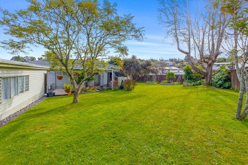 15 Clyma Place, Massey, Auckland - Carousel 2