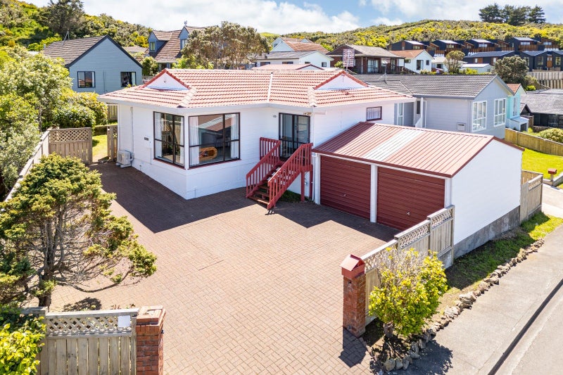 7 Cathie Place, Karori, Wellington - Carousel 1