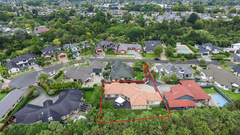 9 Raungawari Drive, Huntington, Hamilton - Carousel 1