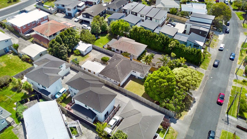 16 Coniston Avenue, Te Atatu South, Auckland - Carousel 6