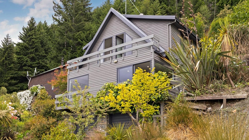 15 Caples Place, Fernhill, Queenstown - Carousel 1