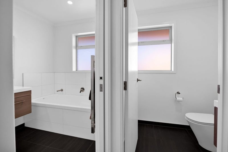 2 Wakefield Street, Welbourn, New Plymouth - Carousel 9