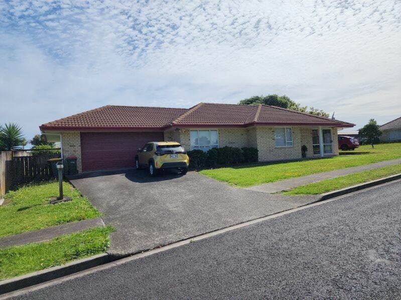 1 Mika Court, Flat Bush, Auckland - Carousel 1