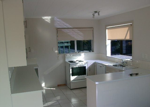 1/15 VIEW RD, TITAHI BAY, PORIRUA - Carousel 2