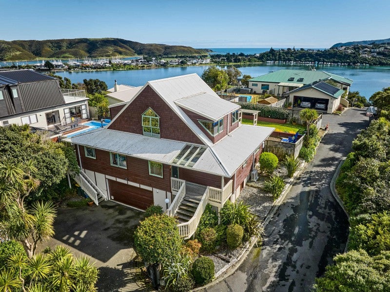 13 Seaview Road, Paremata, Porirua - Carousel 1