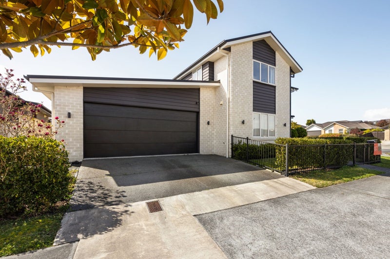 2 McCorquindale Drive, Flagstaff, Hamilton - Carousel 2