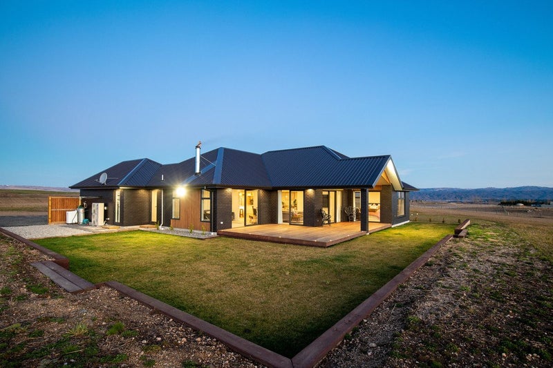 355 Golden Road, Springvale, Alexandra - Carousel 1