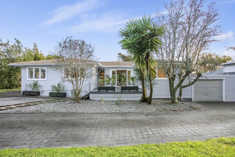 5A Bishop Street, Green Bay, Auckland - Carousel 1