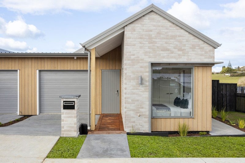 31 Lumino Terrace, Peacocke, Hamilton - Carousel 1