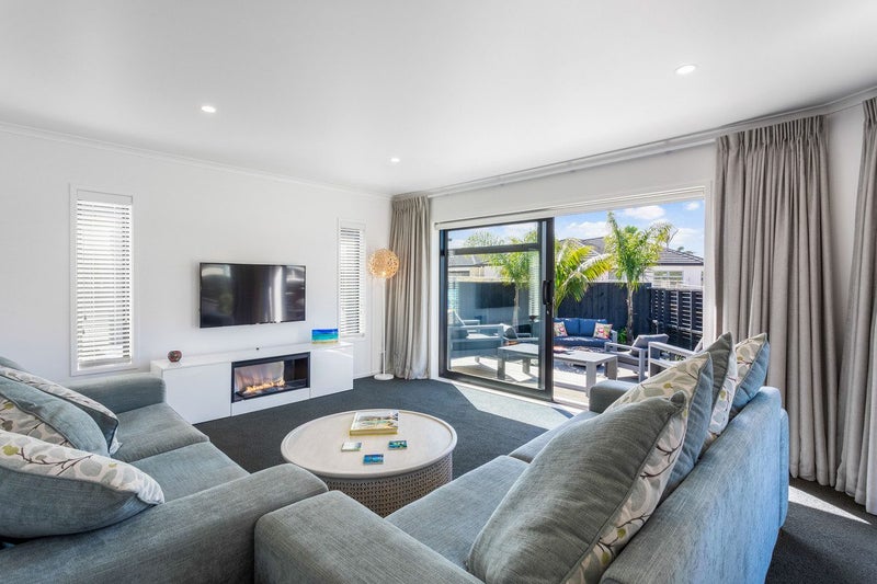20 Lillian Place, Orewa, Orewa - Carousel 2