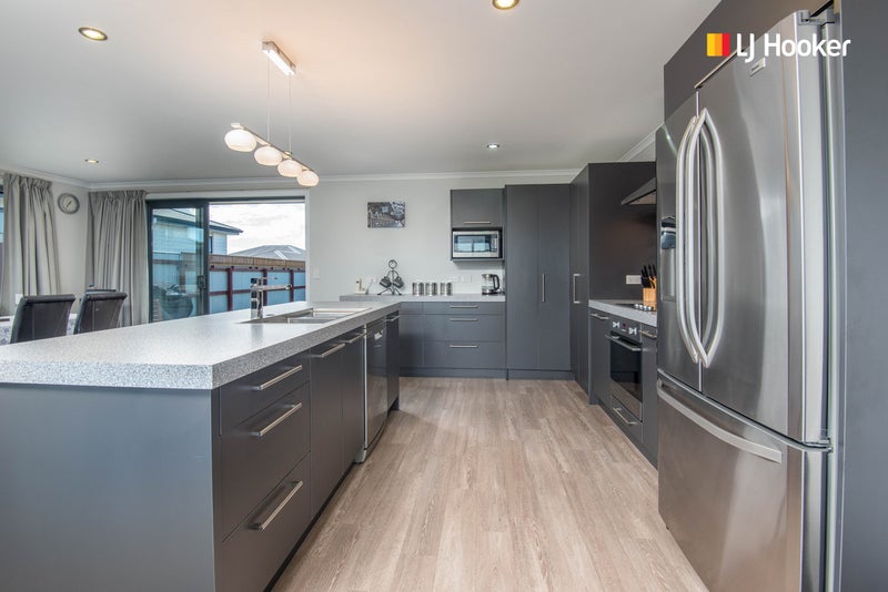 6 Hilltop Crescent, Corstorphine, Dunedin - Carousel 2