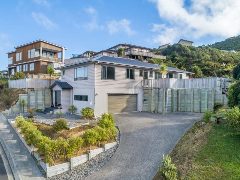 4 Winifred Way, Belmont, Lower Hutt - Carousel 1