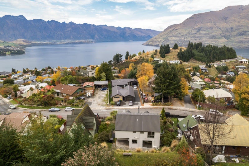 27 Lochy Road, Fernhill, Queenstown - Carousel 25