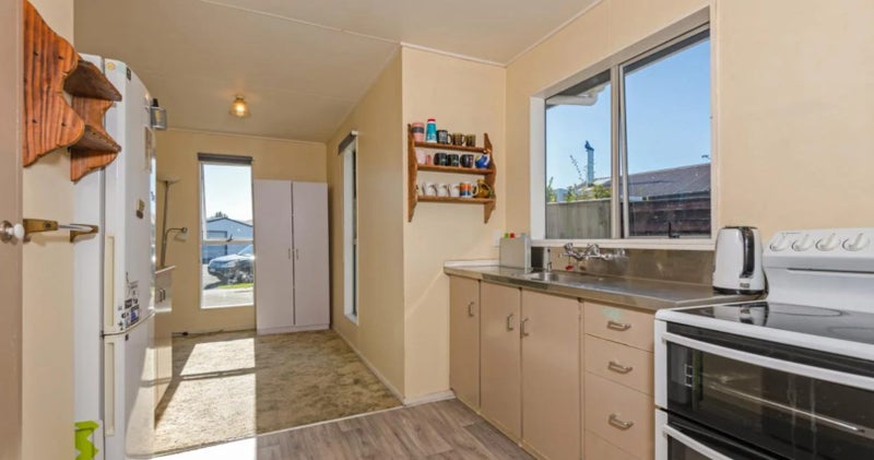 38 Acacia Street, Kelvin Grove, Palmerston North - Carousel 2