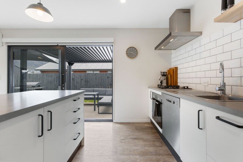 12 Swan Street, Wanaka - Carousel 2