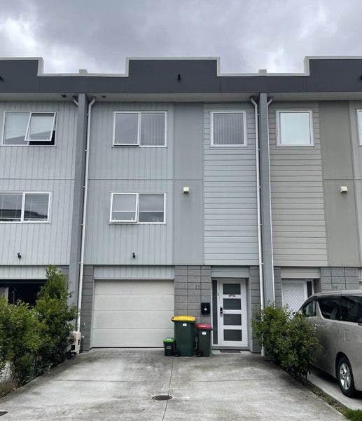 21 Meritage Lane, Te Atatu South, Auckland - Carousel 1