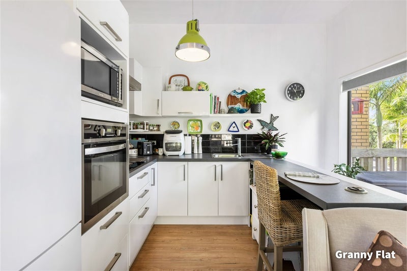 21 Cochrane Avenue, Arkles Bay, Whangaparaoa - Carousel 2