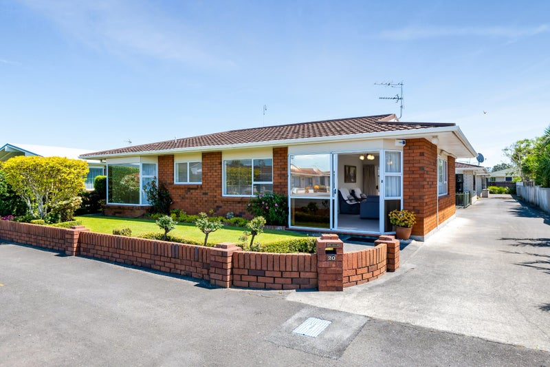 1/20 Tukapa Street, Westown, New Plymouth - Carousel 1