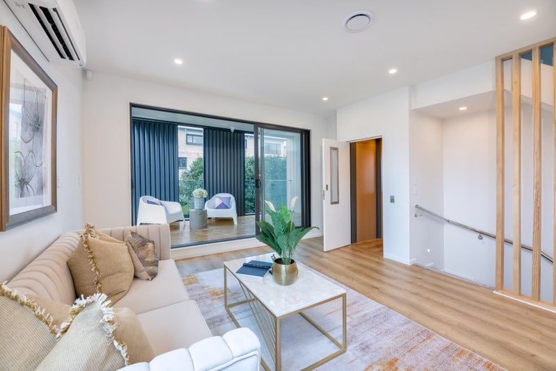 1/16 Williamson Avenue, Belmont, Auckland - Carousel 2