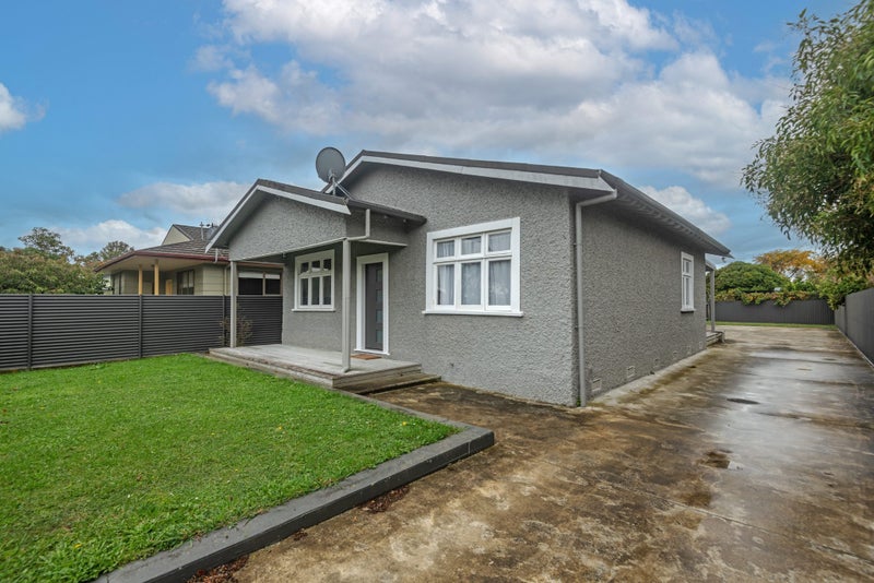 11 Shamrock Street, Takaro, Palmerston North - Carousel 1