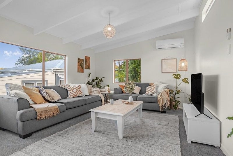 60A Frankmoore Avenue, Johnsonville, Wellington - Carousel 1