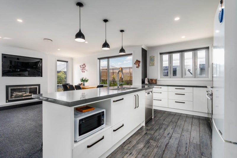 101 Johnstone Drive, Fitzherbert, Palmerston North - Carousel 1