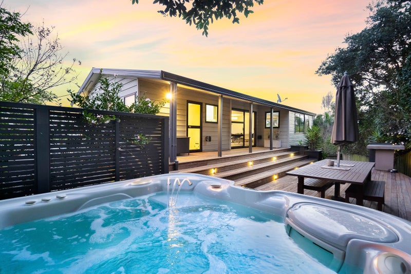 5A Council Terrace, Northcote Point, Auckland - Carousel 1