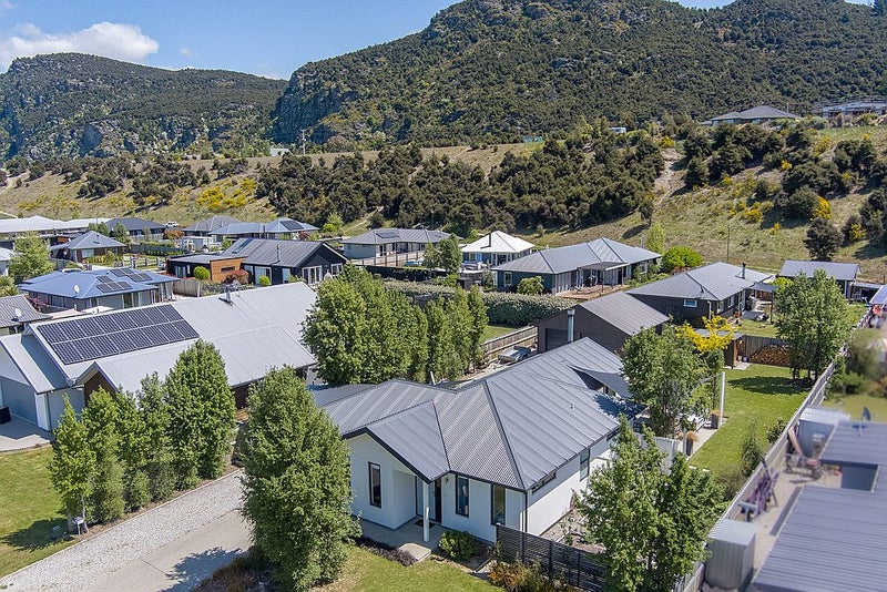 8 Snowberry Street, Albert Town, Wanaka - Carousel 28