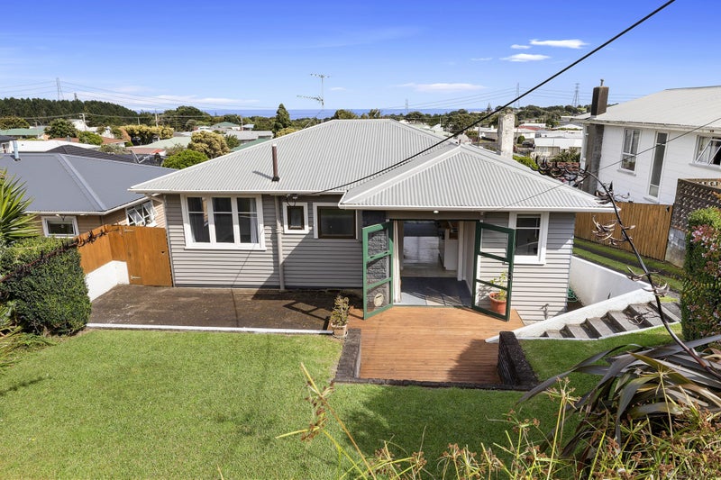 7 Mount View Place, Spotswood, New Plymouth - Carousel 2