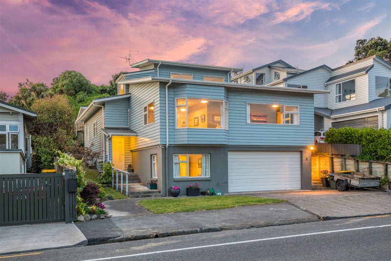 18 Beach Road, Plimmerton, Porirua - Carousel 1